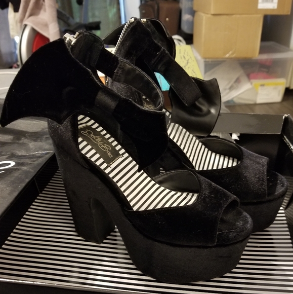 Dolls Kill Shoes - Dolly Bae Batty White Platform Heels